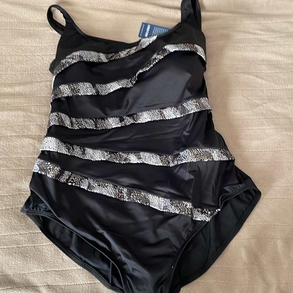 Hello Gorgeous! Longitude one piece bathing suit. Sz 22W, NWT